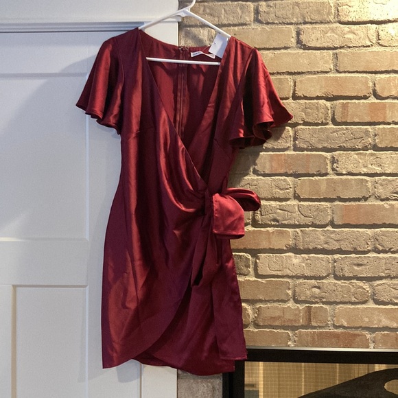Maroon Saints + secrets ruffle sleeve party dress - Picture 5 of 7